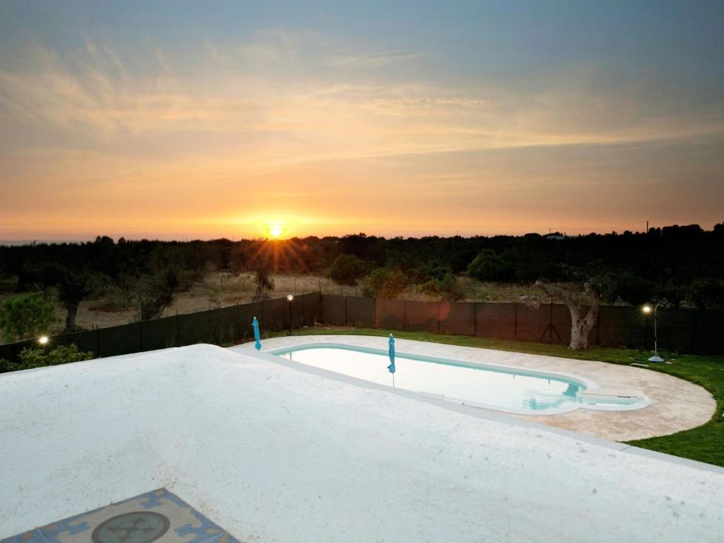 Luxurious Villa in Torre Suda with Jacuzzi photo 4