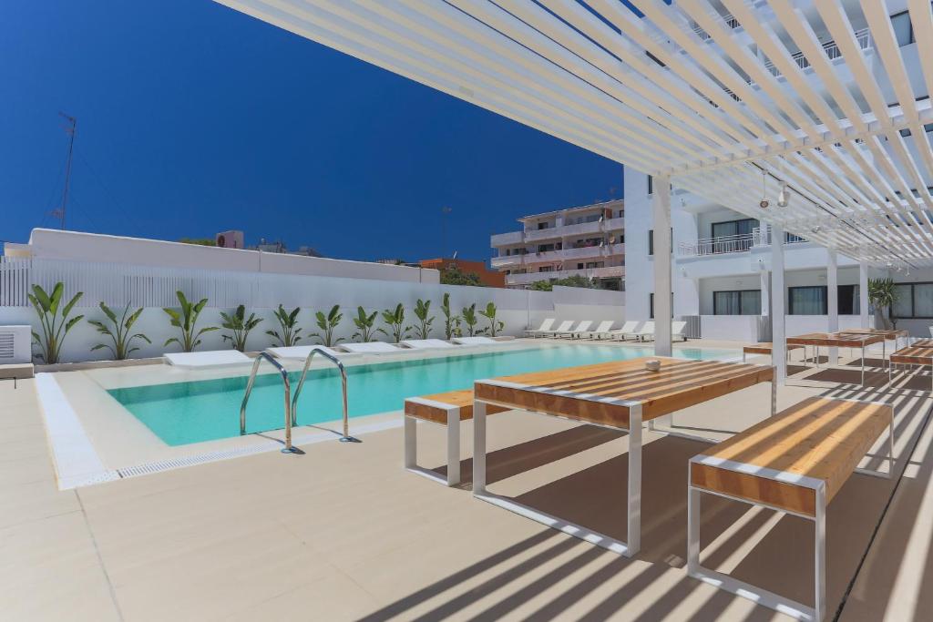 White Apartments - Adults Only photo 4