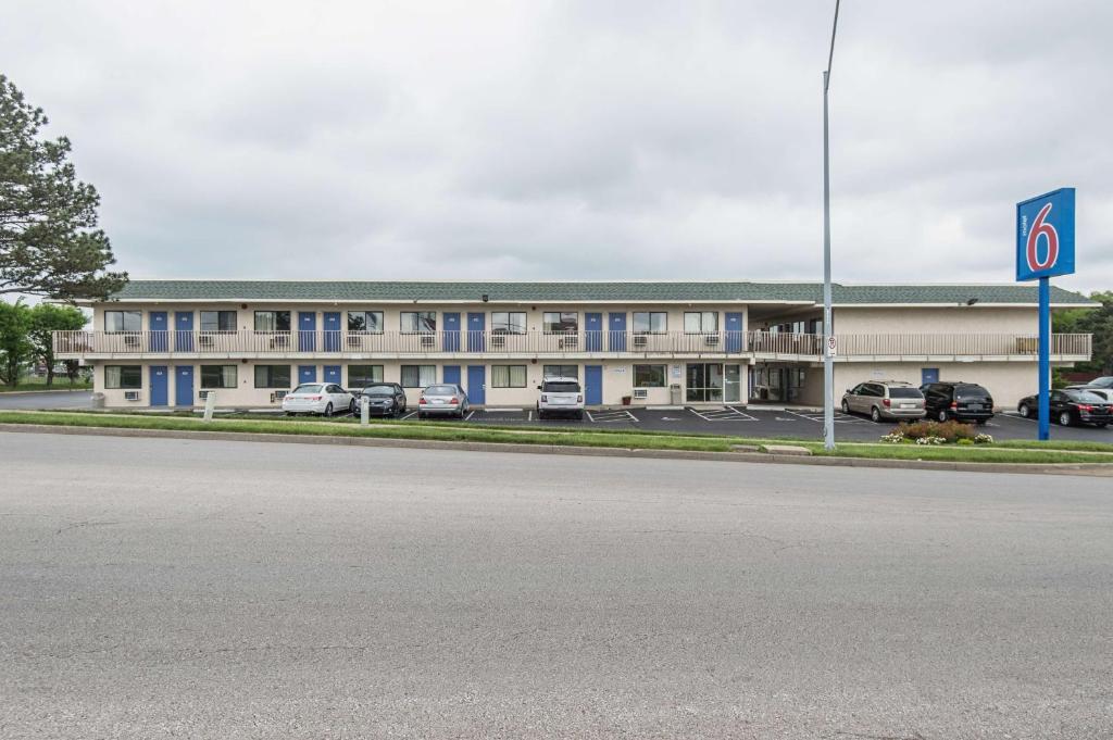 Motel 6 Kansas City, MO - Airport photo 1