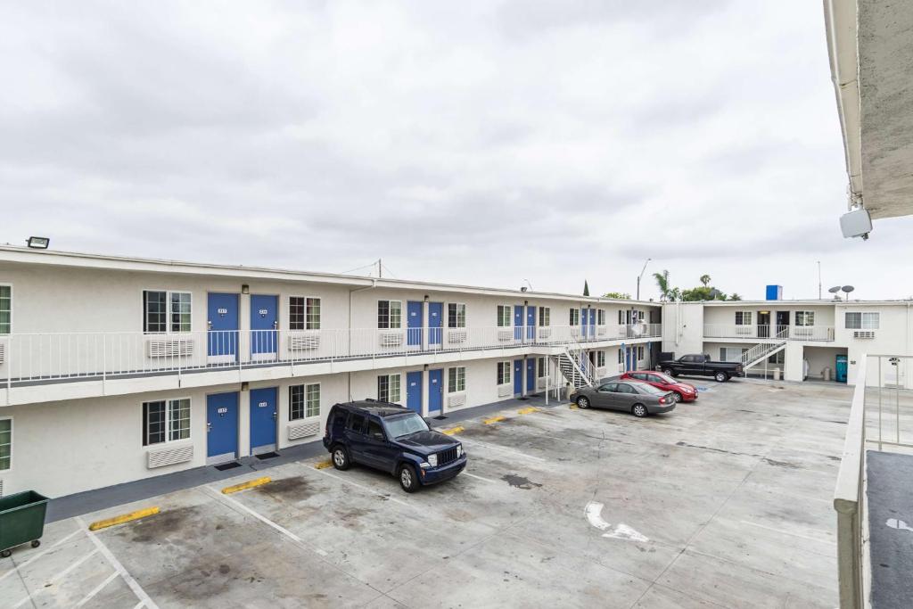 Motel 6-Long Beach, CA - International City photo 3