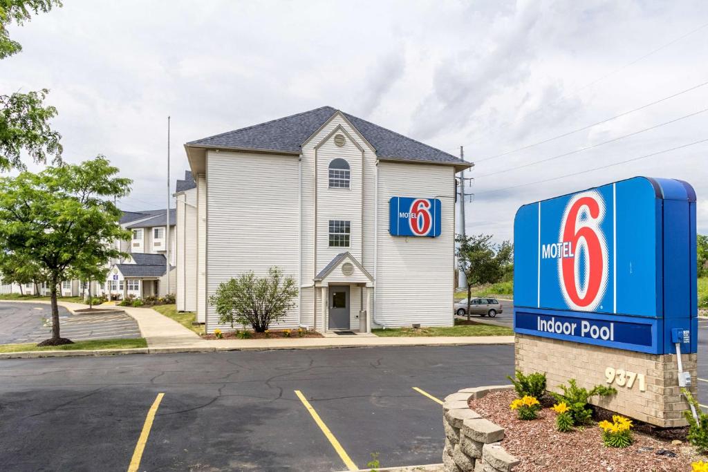 Motel 6 Streetsboro, OH image