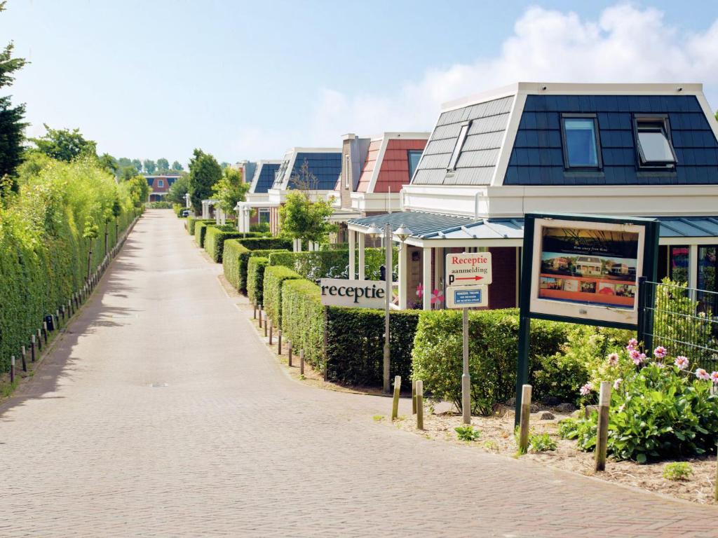 Comfortable holiday home with a porch at 1.3 km from the sea photo 2