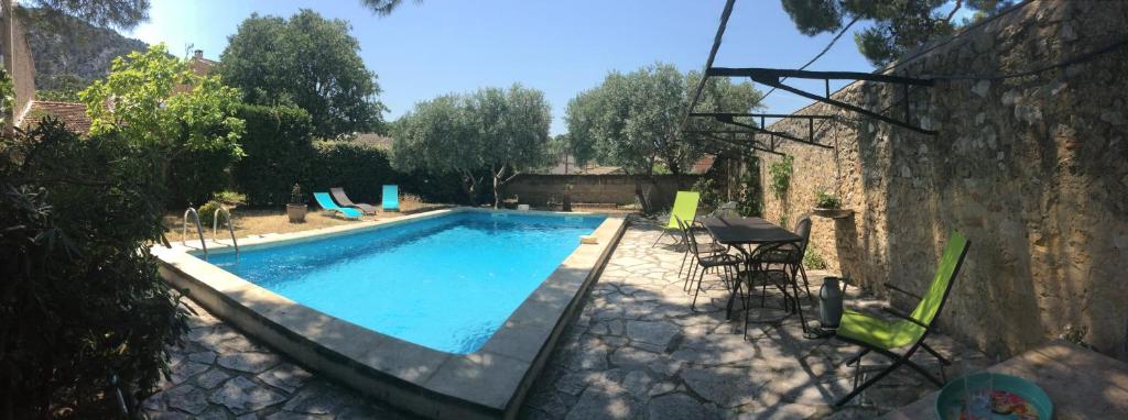 Maison Daumas Billard Français et Piscine photo 3
