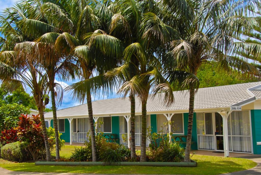 Aloha Apartments photo 2