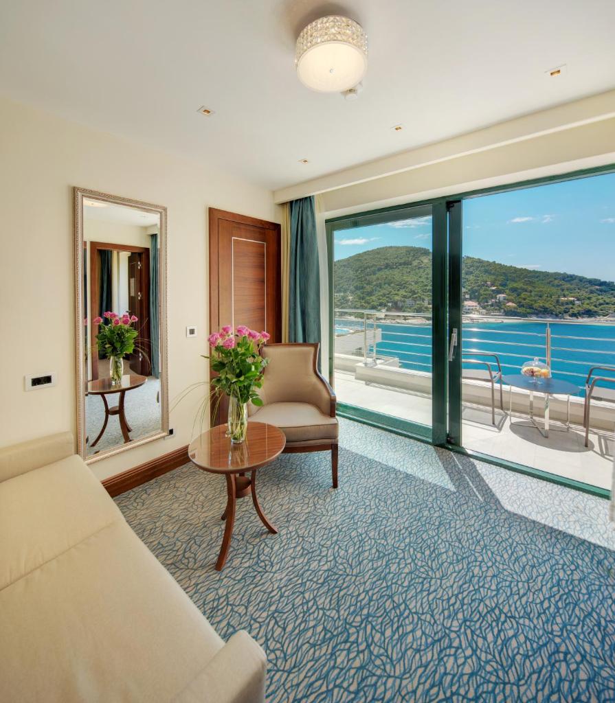 Сьюит (Люкс с балконом с видом на море), Hotel More
