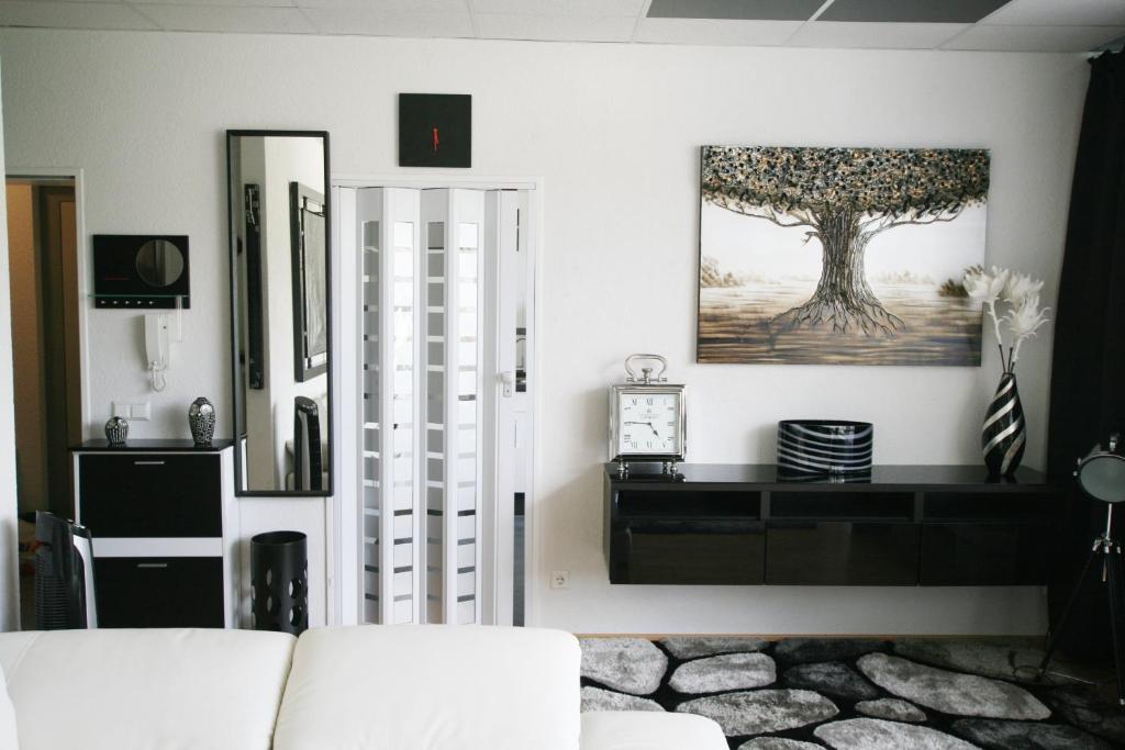 Designerwohnung in Schwarz und Weiß photo 2