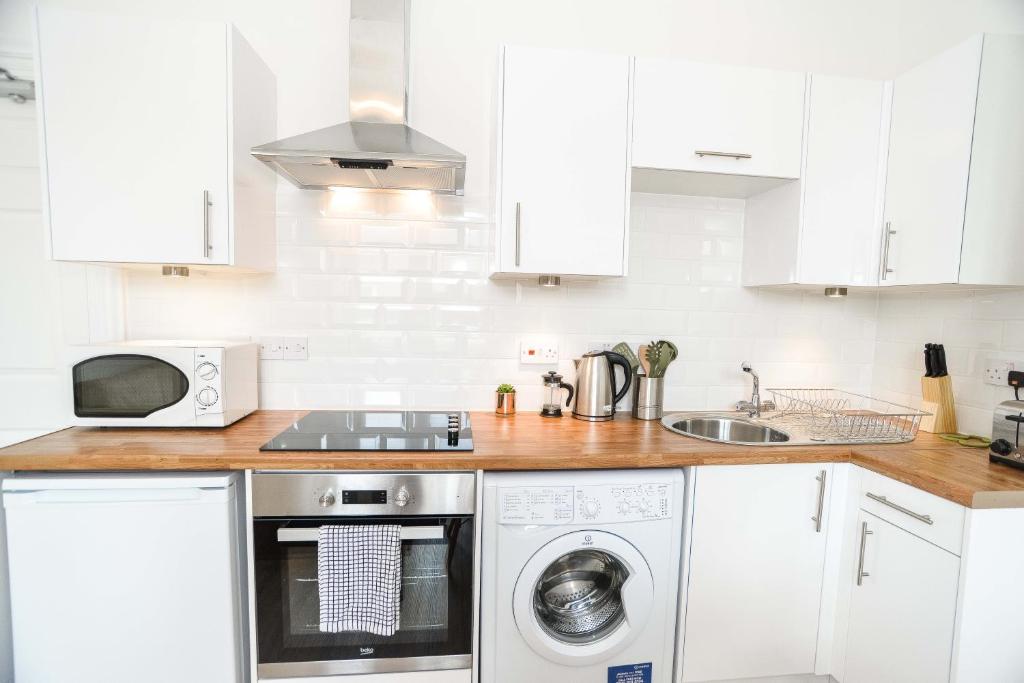 Modern Central Apartment photo 4