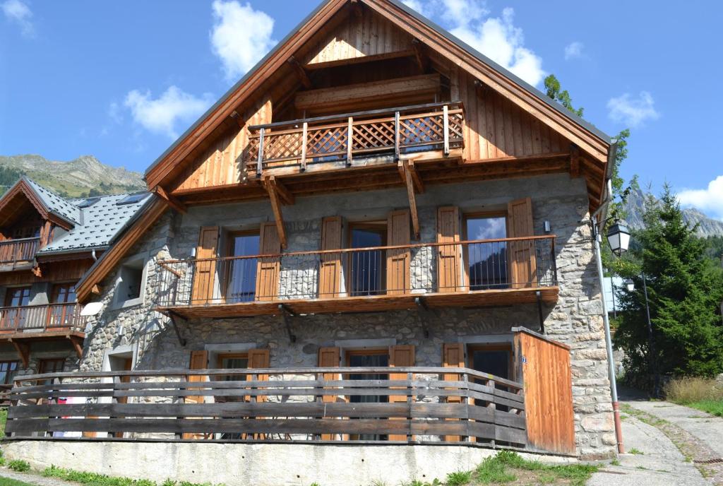 VAUJANYLOCATIONS - Chalet de la Cîme