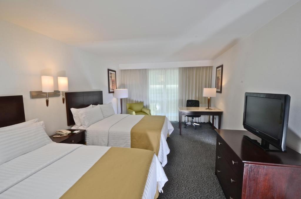 Holiday Inn Monterrey Valle, an IHG Hotel photo 1