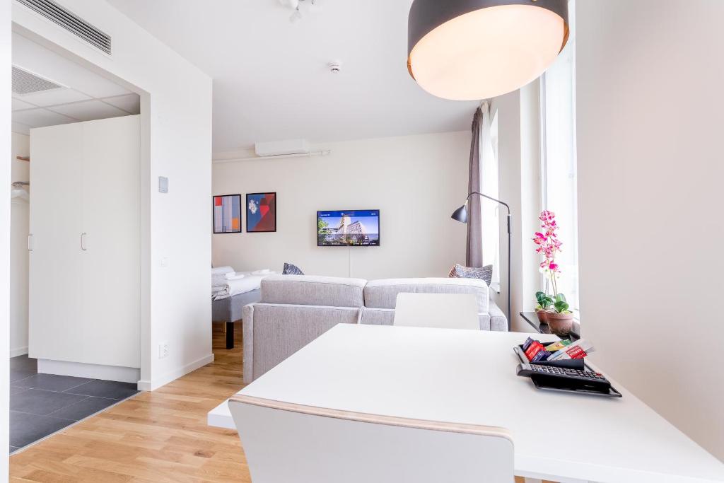 Студио (Улучшенный номер-студио с диваном-кроватью), ApartDirect Älvsjö