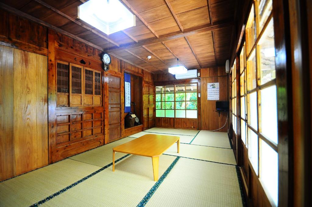 Makiya Tokusukeya - Tap to explore photos