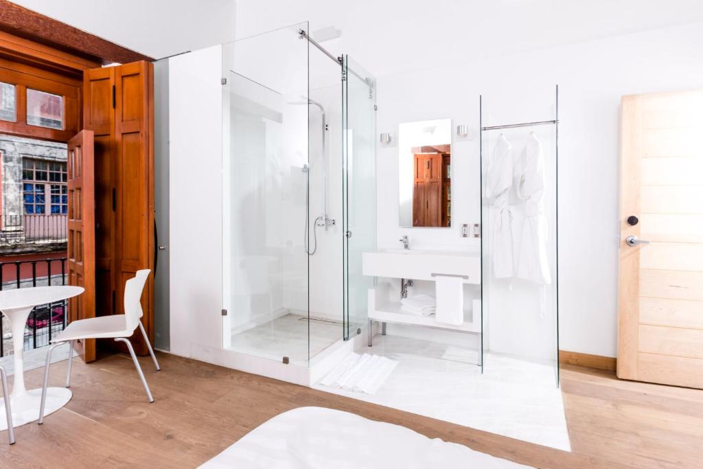Двухместный (Двухместный номер Делюкс с 1 кроватью и балконом), Domingo Santo Hotel Boutique