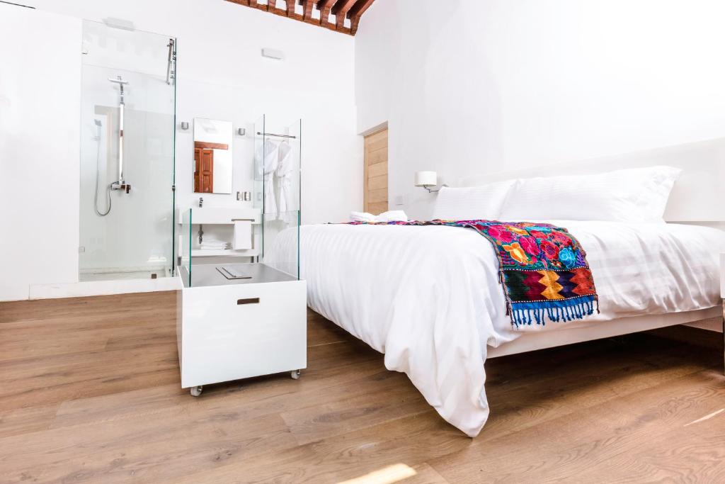Двухместный (Двухместный номер Делюкс с 1 кроватью и балконом), Domingo Santo Hotel Boutique