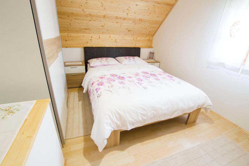 Country House Srček with Two Bedrooms and Vineyard View photo 3