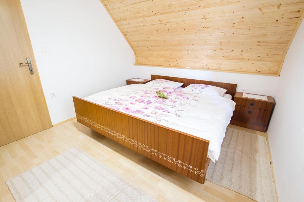 Country House Srček with Two Bedrooms and Vineyard View photo 4