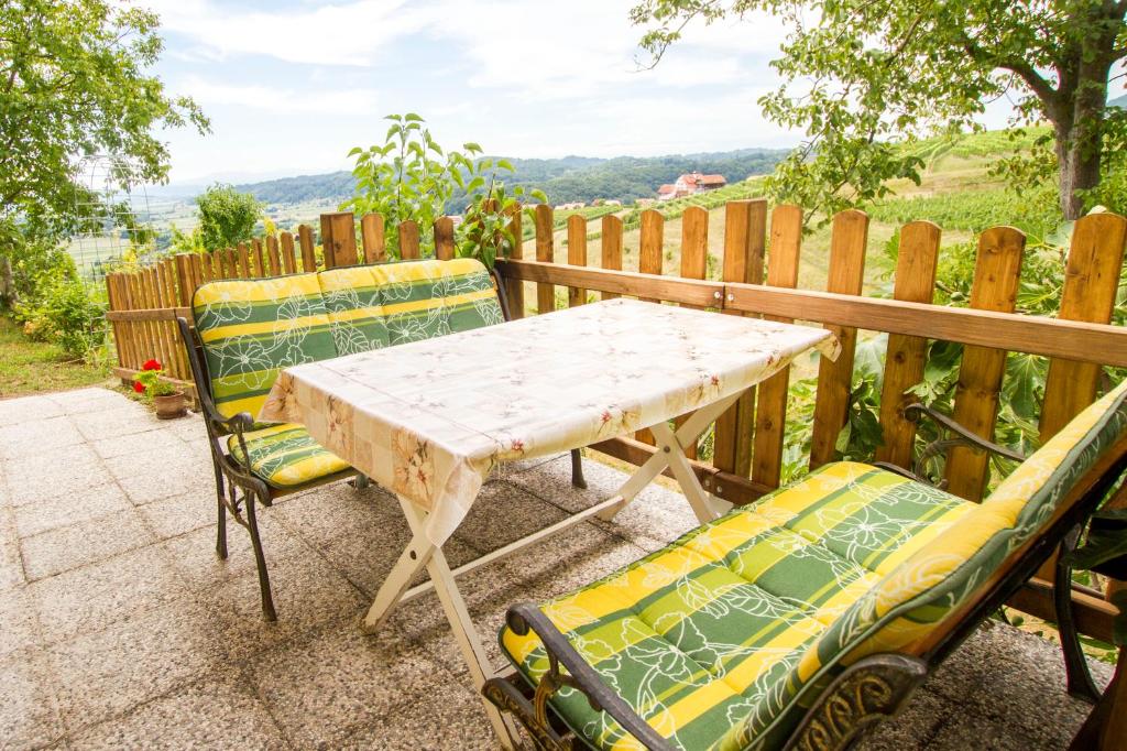 Country House Srček with Two Bedrooms and Vineyard View photo 1
