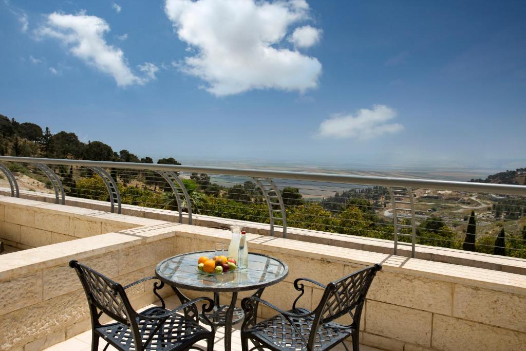 Golden Crown Hotel photo 2