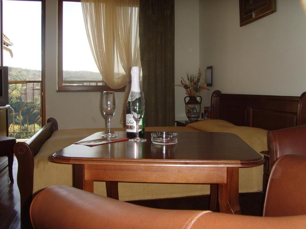Сьюит (Полулюкс с балконом (2 взрослых + 2 детей)), Meridian Hotel Bolyarski