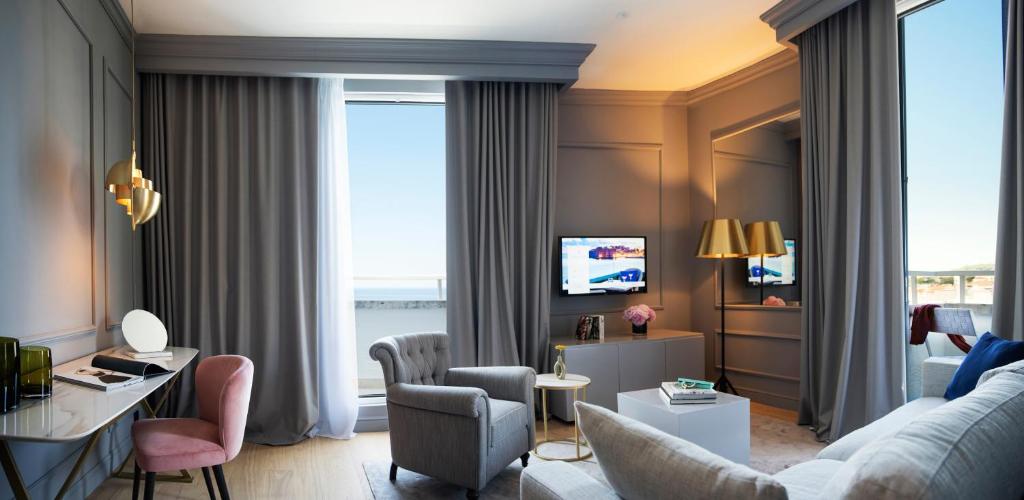 Сьюит (Вилла Odak - Люкс с французским балконом и видом на море), Hotel Excelsior