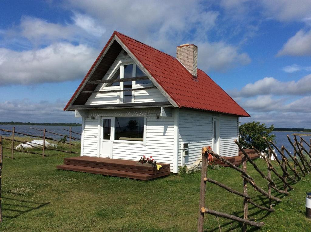 Seaside cottage photo 1