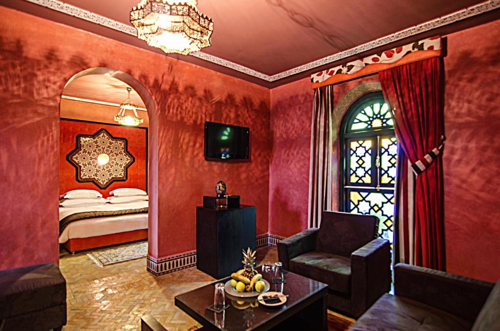 Сьюит (Улучшенный люкс с гидромассажной ванной), Palais Ommeyad Suites & Spa