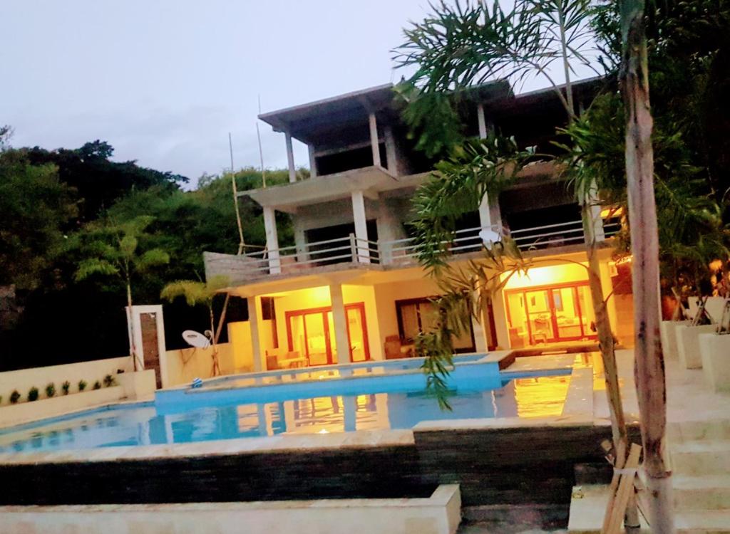 Barong Cafe Bungalow and Restaurant photo 2