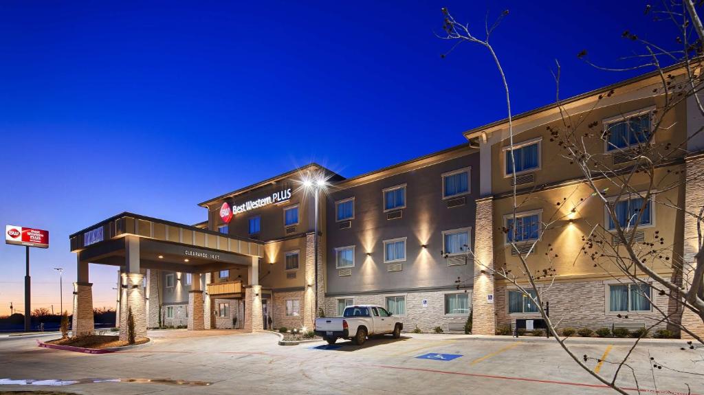 Best Western Plus Lonestar Inn & Suites image