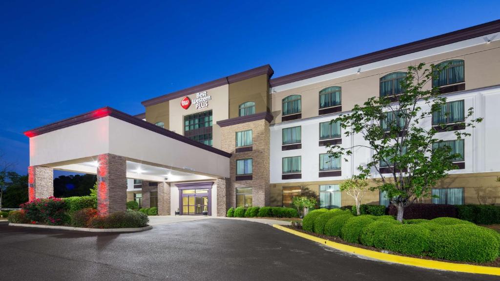 Best Western Plus Birmingham Inn & Suites image