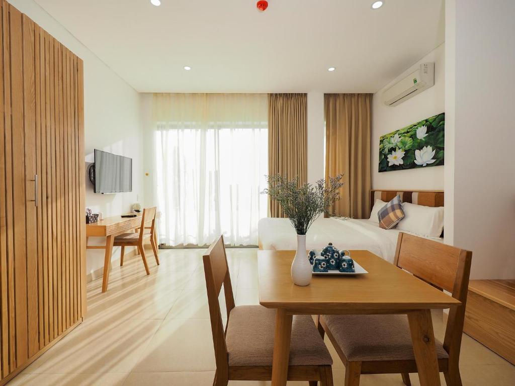 Студио (Номер-студио с балконом и видом на город), Condotel Babylon Garden
