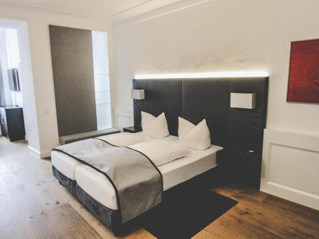Hotel Münchner Hof Room Type - Standard Double Room