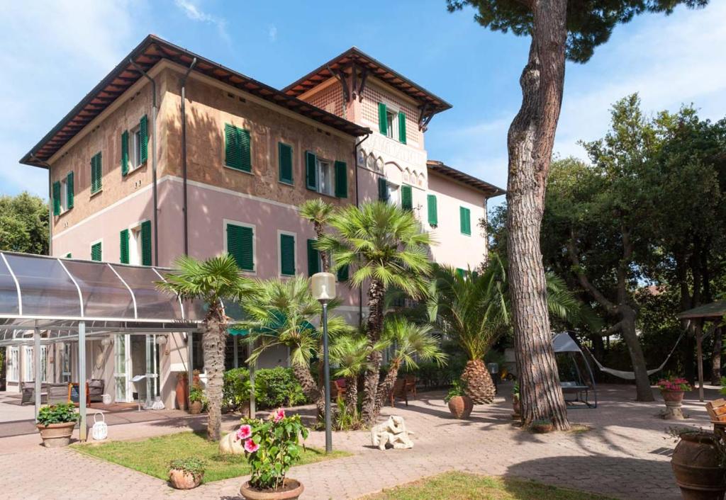 Albergo Battelli - Adults Only - Tap to explore photos