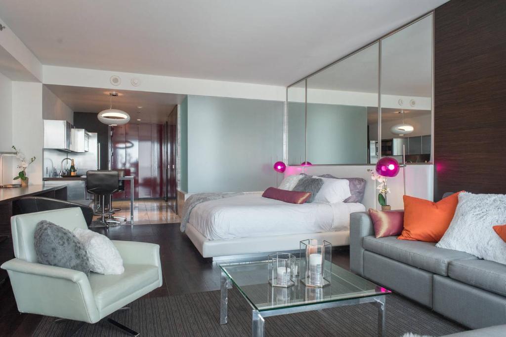 Luxury Suites at Palms Place image