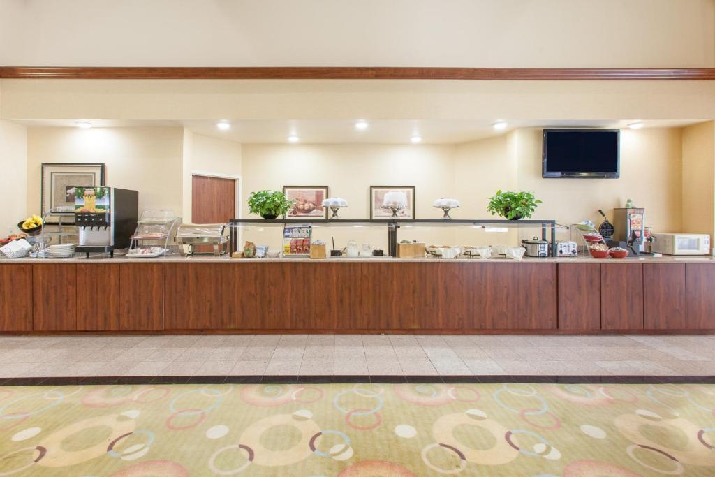 Hawthorn Suites Midwest City photo 2