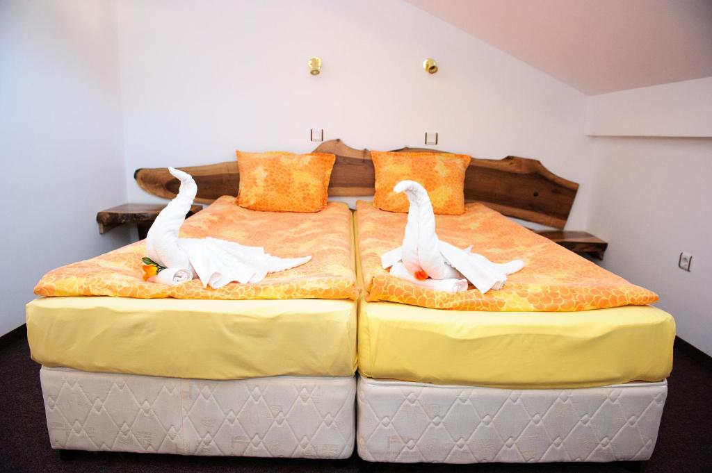 Апартаменты (Апартаменты - Мансарда), Family Hotel Nadejda