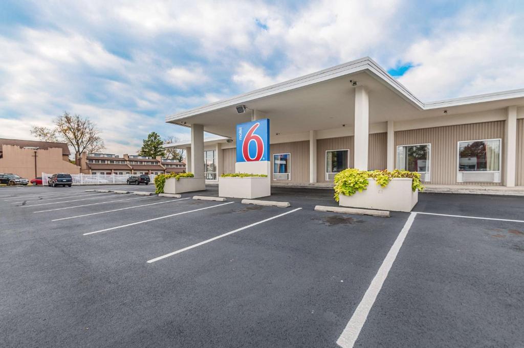 Motel6 Winchester, VA photo 1