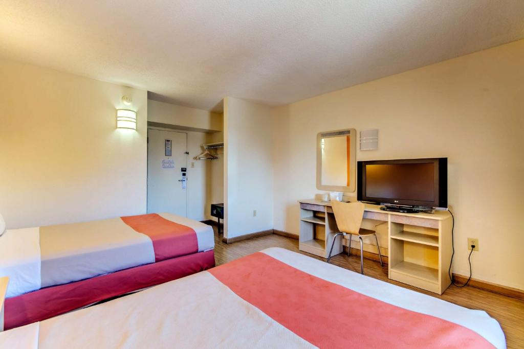 Четырехместный (Четырехместный номер ― для некурящих), Motel 6-Washington, DC