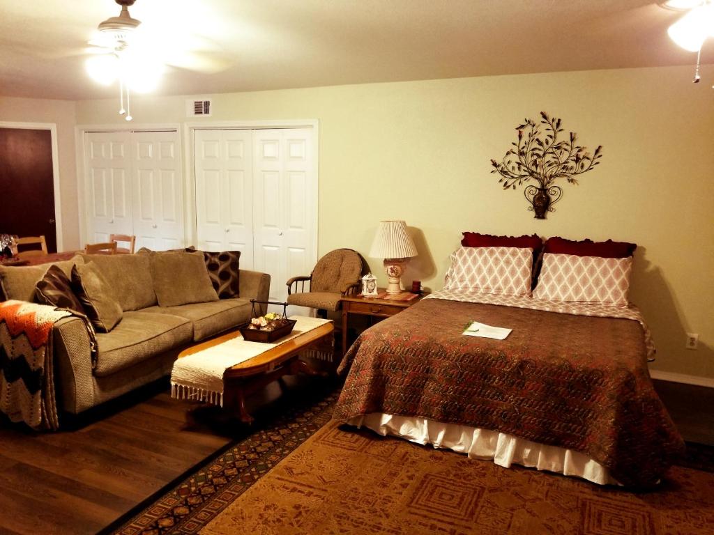 Charming Downstairs Unit photo 3