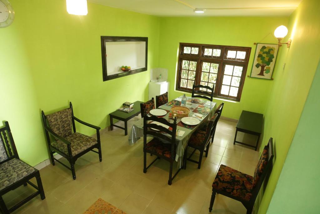 Трехместный (Трехместный номер с собственной ванной комнатой), Araliya Holiday Bungalow