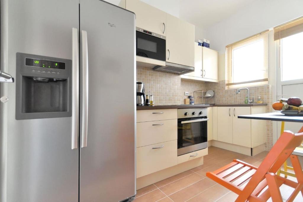 Best Private Rooms in apartment in safe area photo 3