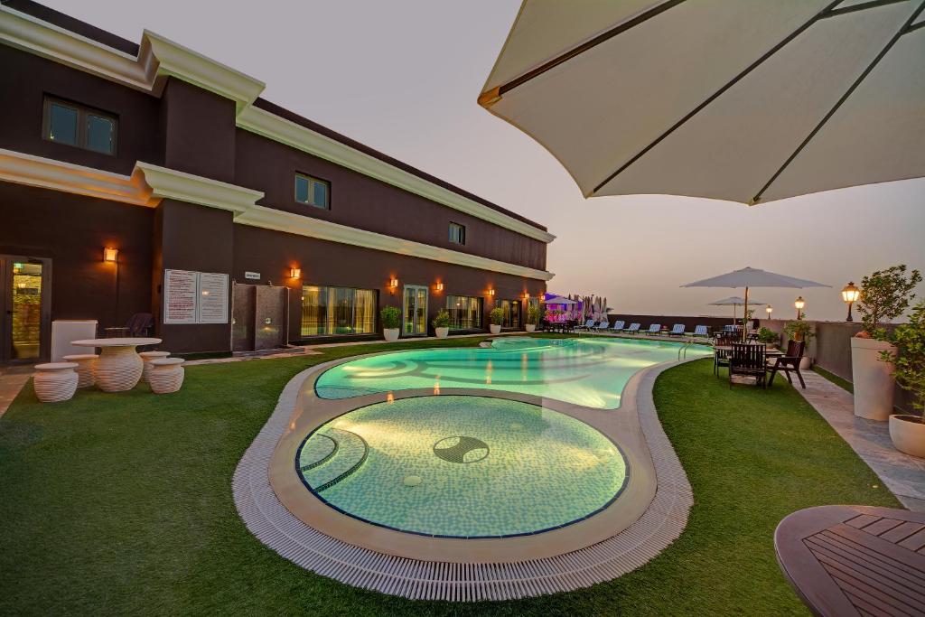 {
  "en-gb": "Royal Ascot Hotel"
} photo 4