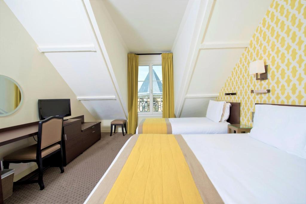 Трехместный (Трехместный номер), Hôtel Henri 4