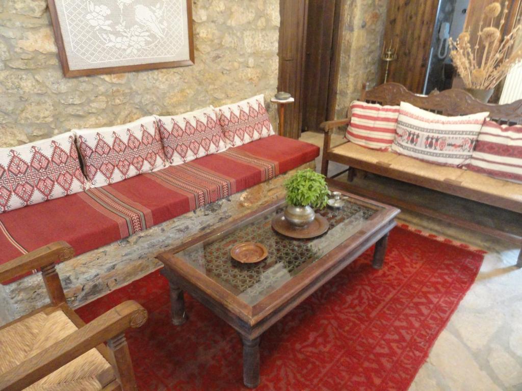 Zeus House photo 1