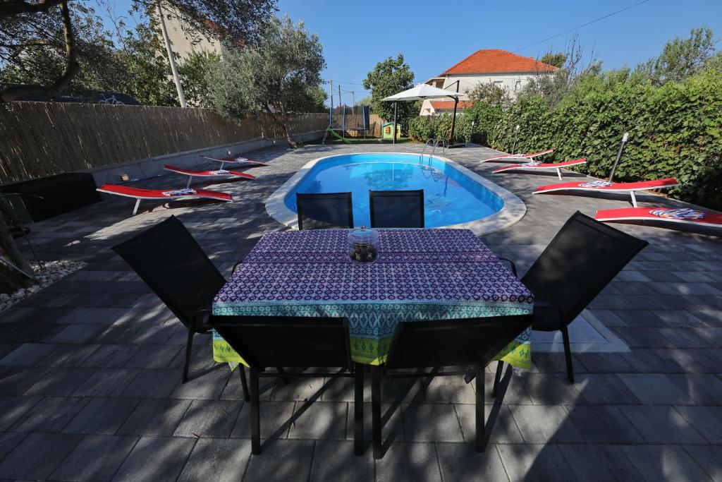 Apartment with private pool photo 4