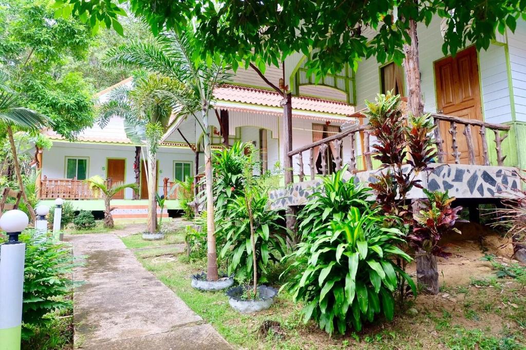 Четырехместный (Номер Делюкс с 2 кроватями размера «queen-size»), Koh Kood Garden House