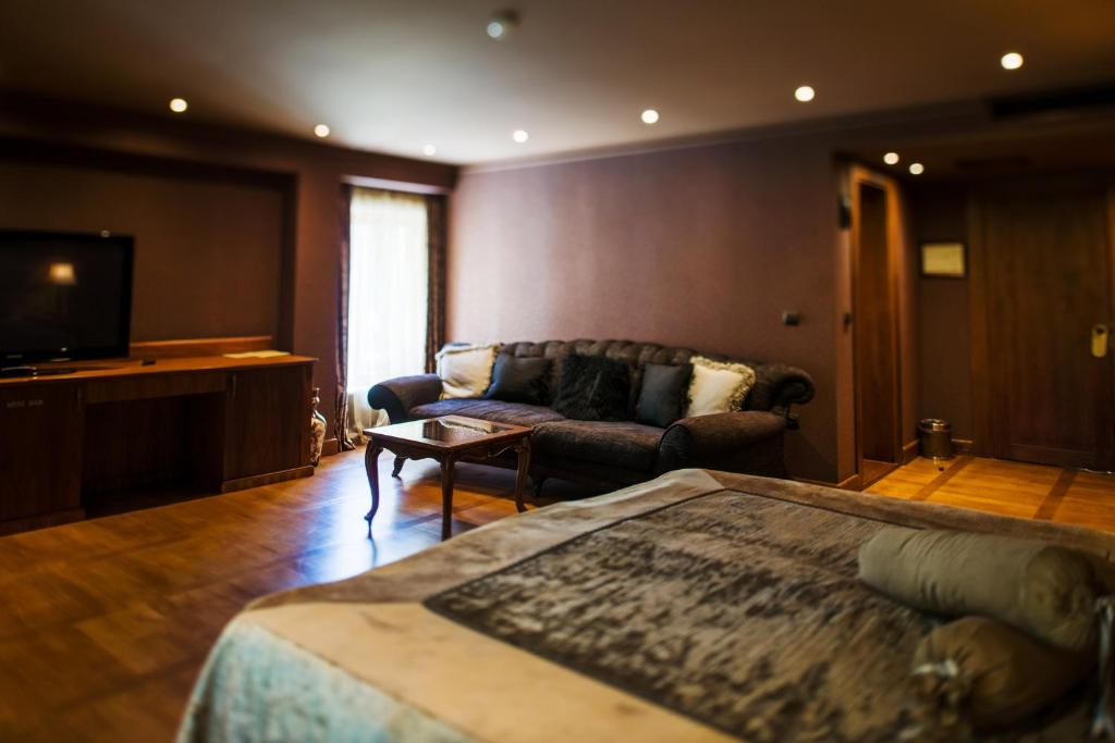 Сьюит (Полулюкс с бесплатной парковкой), Ventura Boutique Hotel