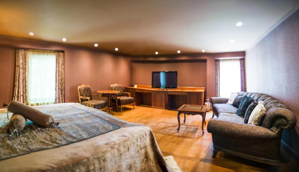 Сьюит (Полулюкс с бесплатной парковкой), Ventura Boutique Hotel