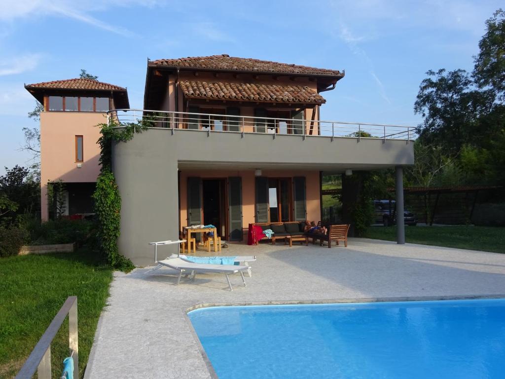 Villa Architetti Piemonte, Beautiful 5 bedroom, six bathroom Private Villa with Infinity Pool and Bar, perfect for families