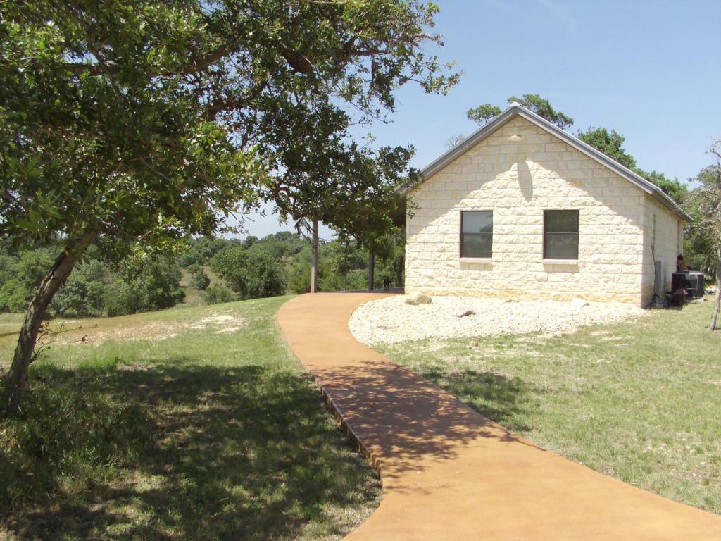 Breezy Hills Cottages - Moonlight Cottage photo 2