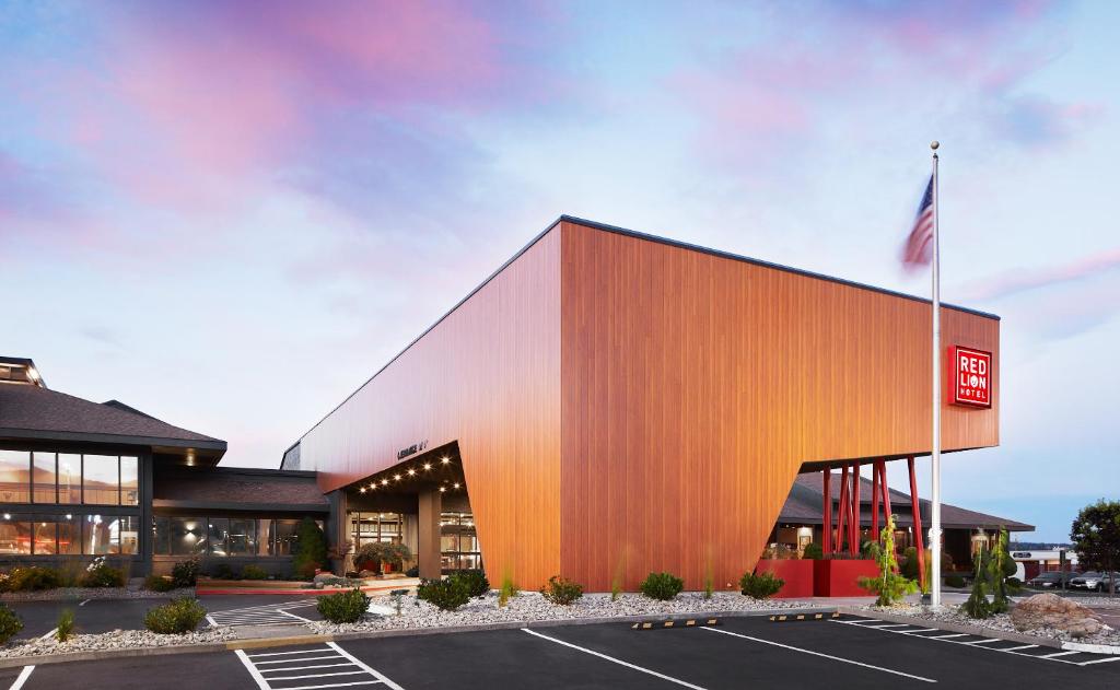 Red Lion Hotel Wenatchee City Center image