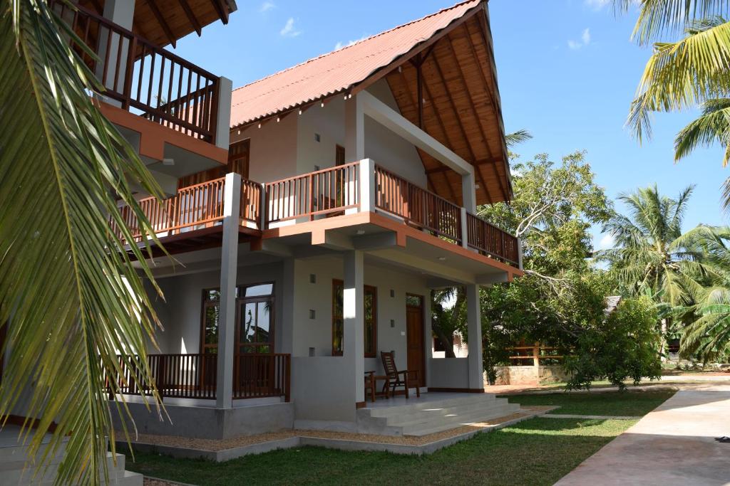 The Coconut Gardens Hotel & Restaurant photo 4